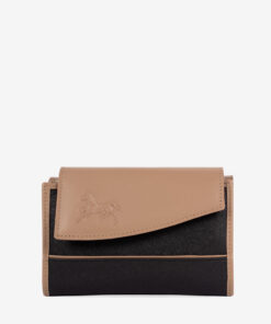 Carteira Horse By Cavalinho O acessório de moda que faltava! Carteira para documentos, tamanho médio. Design seguro e prático, garantindo proteção para tudo o que precisa. O seu estilo nunca foi tão prático!