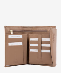 Carteira Horse By Cavalinho O acessório de moda que faltava! Carteira para documentos, tamanho médio. Design seguro e prático, garantindo proteção para tudo o que precisa. O seu estilo nunca foi tão prático!