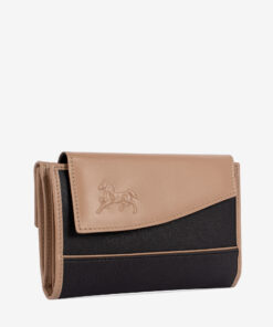 Carteira Horse By Cavalinho O acessório de moda que faltava! Carteira para documentos, tamanho médio. Design seguro e prático, garantindo proteção para tudo o que precisa. O seu estilo nunca foi tão prático!