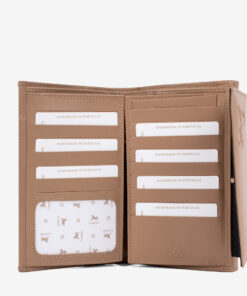 Carteira Horse By Cavalinho Leve todos os seus documentos e mais! Carteira Cavalinho grande para senhora: organização superior imbatível. Ampla e com divisórias inteligentes para ter tudo sempre à mão. Um statement de moda que resolve a sua vida.