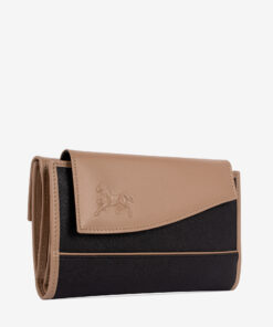 Carteira Horse By Cavalinho Leve todos os seus documentos e mais! Carteira Cavalinho grande para senhora: organização superior imbatível. Ampla e com divisórias inteligentes para ter tudo sempre à mão. Um statement de moda que resolve a sua vida.