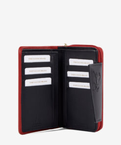 Carteira Horse By Cavalinho O acessório de moda que faltava! Carteira para documentos, tamanho médio. Design seguro e prático, garantindo proteção para tudo o que precisa. O seu estilo nunca foi tão prático!