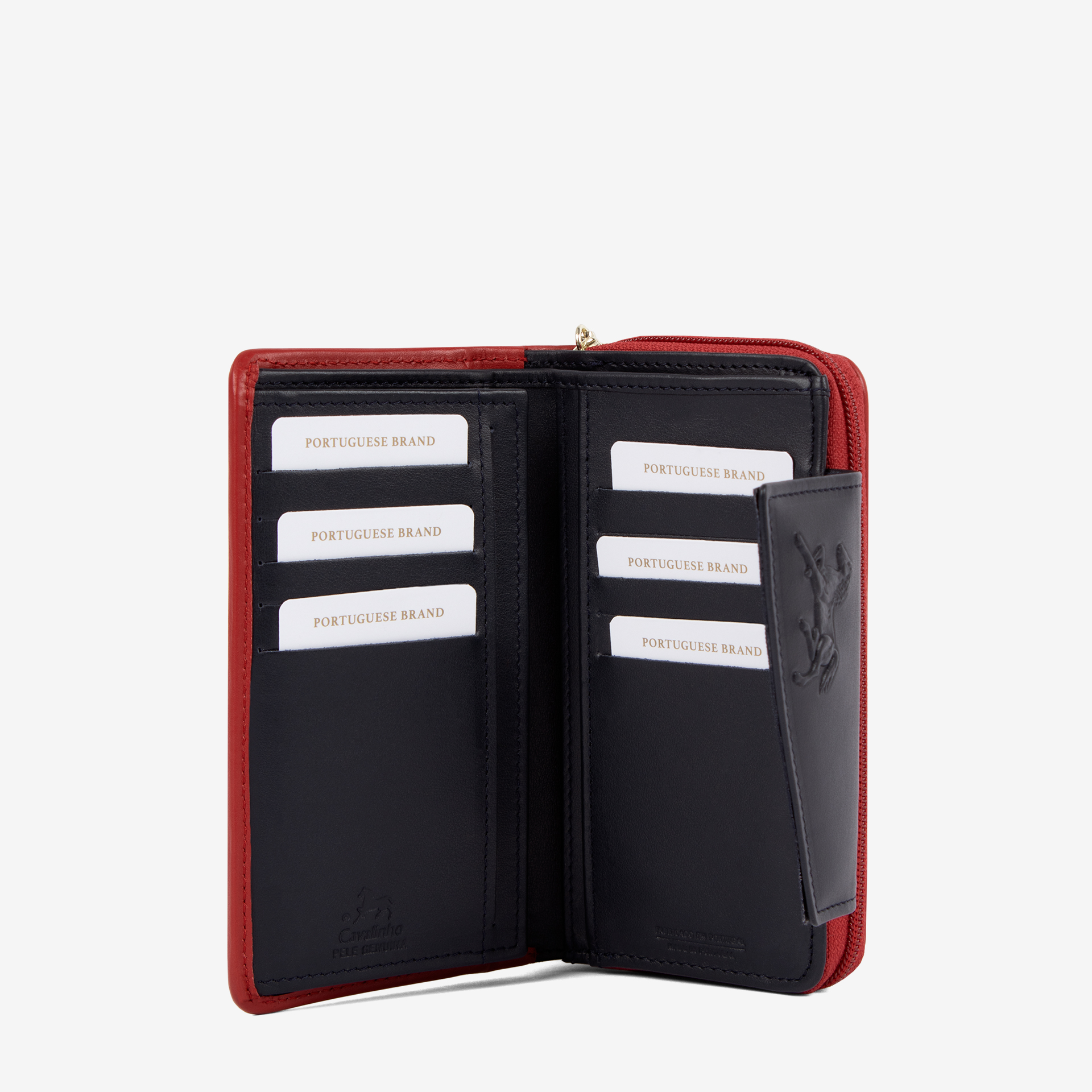 Carteira Horse By Cavalinho O acessório de moda que faltava! Carteira para documentos, tamanho médio. Design seguro e prático, garantindo proteção para tudo o que precisa. O seu estilo nunca foi tão prático!