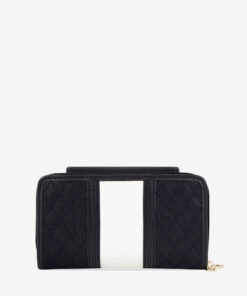 Carteira Cavalinho Sublime O acessório de moda que faltava! Carteira para documentos, tamanho médio. Design seguro e prático, garantindo proteção para tudo o que precisa. O seu estilo nunca foi tão prático!