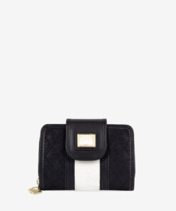 Carteira Cavalinho Sublime Essencialismo e moda. Carteira de documentos Cavalinho pequena com design inteligente e elegante. Tenha o essencial sempre à mão sem volume extra. Perfeita para malas pequenas.