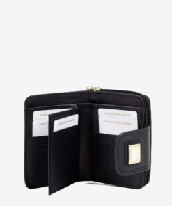 Carteira Cavalinho Sublime Essencialismo e moda. Carteira de documentos Cavalinho pequena com design inteligente e elegante. Tenha o essencial sempre à mão sem volume extra. Perfeita para malas pequenas.