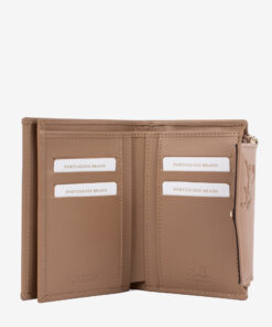 Carteira Horse By Cavalinho O acessório de moda que faltava! Carteira para documentos, tamanho médio. Design seguro e prático, garantindo proteção para tudo o que precisa. O seu estilo nunca foi tão prático!