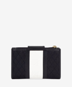 Carteira Cavalinho Sublime O acessório de moda que faltava! Carteira para documentos, tamanho médio. Design seguro e prático, garantindo proteção para tudo o que precisa. O seu estilo nunca foi tão prático!