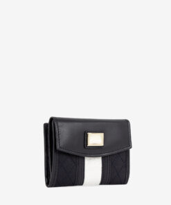 Carteira Cavalinho Sublime Carteira para documentos, tamanho pequeno. Design seguro e prático, garantindo proteção para tudo o que precisa. O modelo mini que surpreende no espaço! Compacta por fora, mas perfeitamente organizada por dentro.