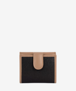 Carteira Horse By Cavalinho Carteira para documentos, tamanho pequeno. Design seguro e prático, garantindo proteção para tudo o que precisa. O modelo mini que surpreende no espaço! Compacta por fora, mas perfeitamente organizada por dentro.