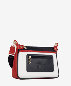 Mala Tiracolo Horse By Cavalinho Leve tudo o que precisa com esta mala de tiracolo elegante. Organize o essencial e mantenha as mãos livres com conforto e segurança. Ideal para manter os seus essenciais organizados e acessíveis. Este modelo tiracolo é perfeito para passeios e encontros casuais. Desfrute de conforto e estilo em cada saída. Adicione um toque de charme aos seus outfits.