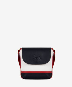 Mala Tiracolo Horse By Cavalinho Leve só o que precisa! A Pequena Mala Cavalinho de tiracolo oferece funcionalidade superior num design compacto. O seu acessório hands-free perfeito para um dia a dia mais leve e prático.