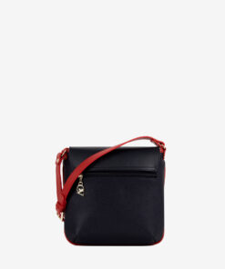 Mala Tiracolo Horse By Cavalinho Leve só o que precisa! A Pequena Mala Cavalinho de tiracolo oferece funcionalidade superior num design compacto. O seu acessório hands-free perfeito para um dia a dia mais leve e prático.