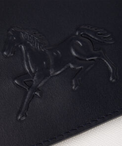 Mala Tiracolo Horse By Cavalinho Leve só o que precisa! A Pequena Mala Cavalinho de tiracolo oferece funcionalidade superior num design compacto. O seu acessório hands-free perfeito para um dia a dia mais leve e prático.