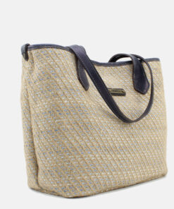 Mala Ombro Elenco Mala Elenco em Ráfia o toque artesanal que falta no seu closet. Com um design atemporal e textura natural. Esta mala Elenco é perfeita para transitar entre o look de trabalho, o passeio de fim de semana e as férias. Uma peça que une sofisticação e leveza para elevar qualquer composição feminina. Design exclusivo, durabilidade e estilo para o seu dia a dia. Garanta a sua!