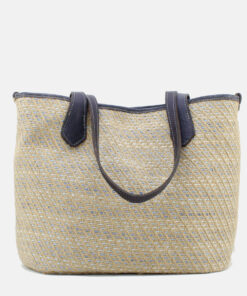 Mala Ombro Elenco Mala Elenco em Ráfia o toque artesanal que falta no seu closet. Com um design atemporal e textura natural. Esta mala Elenco é perfeita para transitar entre o look de trabalho, o passeio de fim de semana e as férias. Uma peça que une sofisticação e leveza para elevar qualquer composição feminina. Design exclusivo, durabilidade e estilo para o seu dia a dia. Garanta a sua!