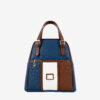 Mochila Cavalinho Sublime Ideal para a mulher que procura um acessório prático e elegante, esta mochila combina design moderno com a qualidade inconfundível da marca. Perfeita para o dia a dia na cidade, para um passeio ou para adicionar um toque de estilo distinto ao seu look casual-chique.