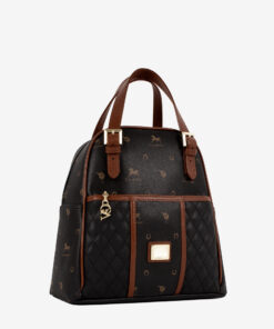 Mochila Cavalinho Di Cavallo Ideal para a mulher que procura um acessório prático e elegante. Esta mochila combina design moderno com a qualidade inconfundível da marca. Perfeita para o dia a dia na cidade, para um passeio ou para adicionar um toque de estilo distinto ao seu look casual-chique.