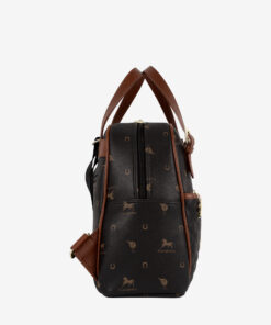 Mochila Cavalinho Di Cavallo Ideal para a mulher que procura um acessório prático e elegante. Esta mochila combina design moderno com a qualidade inconfundível da marca. Perfeita para o dia a dia na cidade, para um passeio ou para adicionar um toque de estilo distinto ao seu look casual-chique.