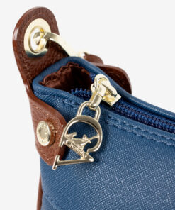 Mala Tiracolo Cavalinho Sublime Leve tudo o que precisa com esta mala de tiracolo elegante. Organize o essencial e mantenha as mãos livres com conforto e segurança. Ideal para manter os seus essenciais organizados e acessíveis. Este modelo tiracolo é perfeito para passeios e encontros casuais. Desfrute de conforto e estilo em cada saída. Adicione um toque de charme aos seus outfits.