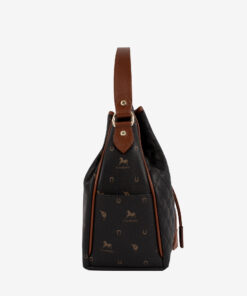 Mala Mão Cavalinho Di Cavallo Saco de Cordão Cavalinho: Liberdade e Estilo. Leve o essencial de forma prática e segura, com design leve e fecho de cordão fácil de usar. É o acessório perfeito para os seus dias de passeio, complementando na perfeição os seus conjuntos smart casual ou looks de fim de semana. Da reunião ao café com amigas, este saco de cordão é o toque final que equilibra o prático e o chique.