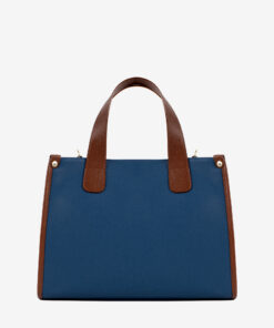 Mala Mão Cavalinho Sublime Com um formato estruturado é ideal para organizar os seus essenciais com elegância e de forma prática. Esta mala combina design clássico com detalhes contemporâneos sendo o acessório perfeito para realçar qualquer um dos seus looks, do profissional ao casual chique.