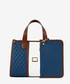 Mala Mão Cavalinho Sublime Com um formato estruturado é ideal para organizar os seus essenciais com elegância e de forma prática. Esta mala combina design clássico com detalhes contemporâneos sendo o acessório perfeito para realçar qualquer um dos seus looks, do profissional ao casual chique.