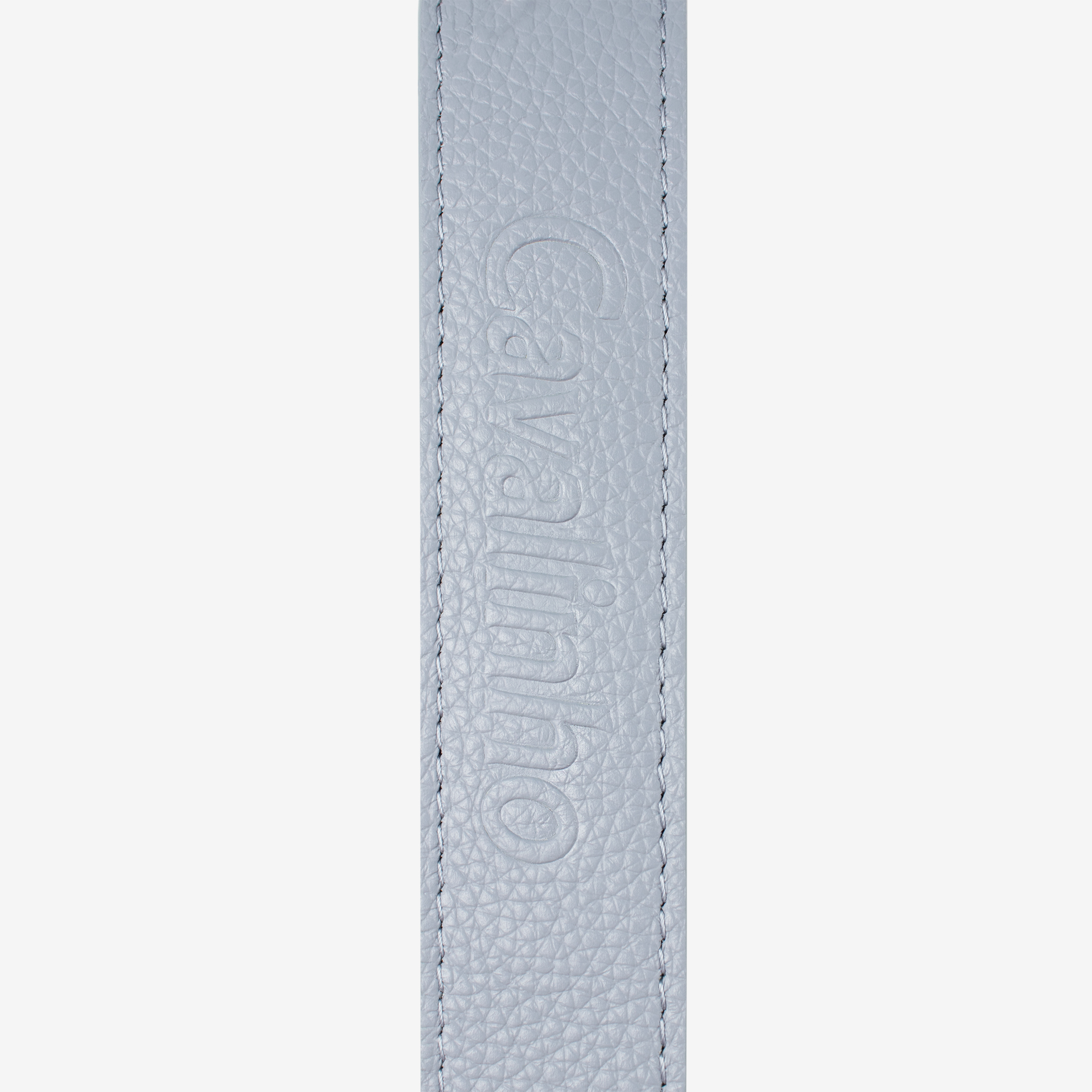 Mala Mão Cavalinho Signature Saco de Cordão Cavalinho: Liberdade e Estilo. Leve o essencial de forma prática e segura, com design leve e fecho de cordão fácil de usar. É o acessório perfeito para os seus dias de passeio, complementando na perfeição os seus conjuntos smart casual ou looks de fim de semana. Da reunião ao café com amigas, este saco de cordão é o toque final que equilibra o prático e o chique.