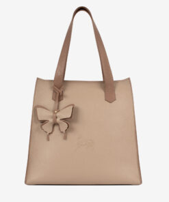 Mala Mão Cavalinho Signature Encontre a sua shopper bag Cavalinho favorita! Leve tudo o que precisa e organize a sua vida com esta mala de ombro. Combine o estilo icónico da marca com a máxima usabilidade. Viva o seu dia com elegância.