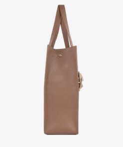 Mala M&atilde;o Cavalinho&nbsp;Signature Encontre a sua shopper bag Cavalinho favorita! Leve tudo o que precisa e organize a sua vida com esta mala de ombro. Combine o estilo ic&oacute;nico da marca com a m&aacute;xima usabilidade. Viva o seu dia com eleg&acirc;ncia.
