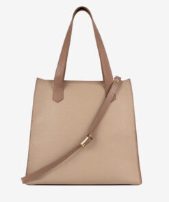 Mala M&atilde;o Cavalinho&nbsp;Signature Encontre a sua shopper bag Cavalinho favorita! Leve tudo o que precisa e organize a sua vida com esta mala de ombro. Combine o estilo ic&oacute;nico da marca com a m&aacute;xima usabilidade. Viva o seu dia com eleg&acirc;ncia.