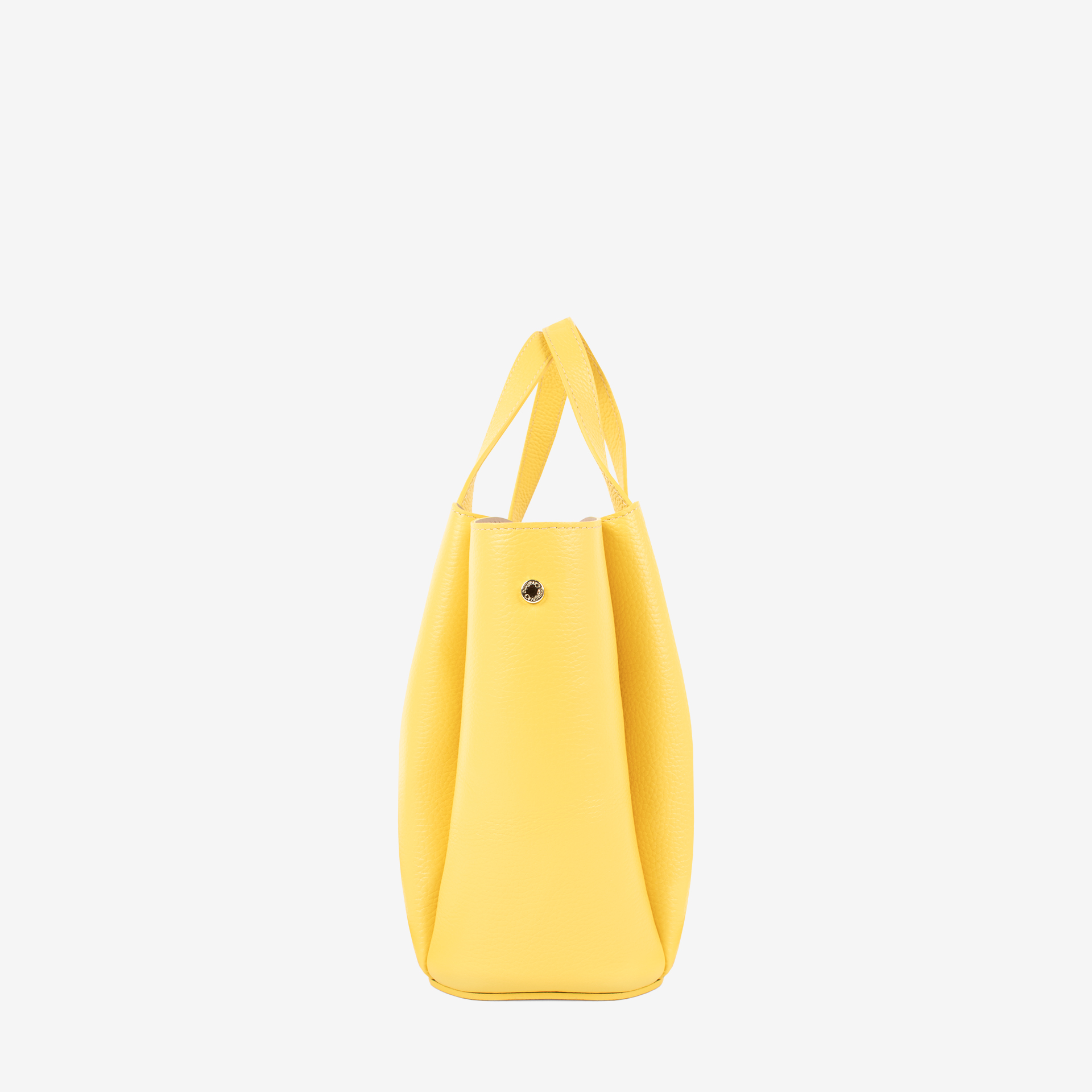 Mala Mão Cavalinho Signature Com um formato estruturado é ideal para organizar os seus essenciais com elegância e de forma prática. Esta mala combina design clássico com detalhes contemporâneos sendo o acessório perfeito para realçar qualquer um dos seus looks, do profissional ao casual chique.