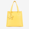 Mala Ombro Cavalinho Signature Encontre a sua shopper bag Cavalinho favorita! Leve tudo o que precisa e organize a sua vida com esta mala de ombro. Combine o estilo icónico da marca com a máxima usabilidade. Viva o seu dia com elegância.