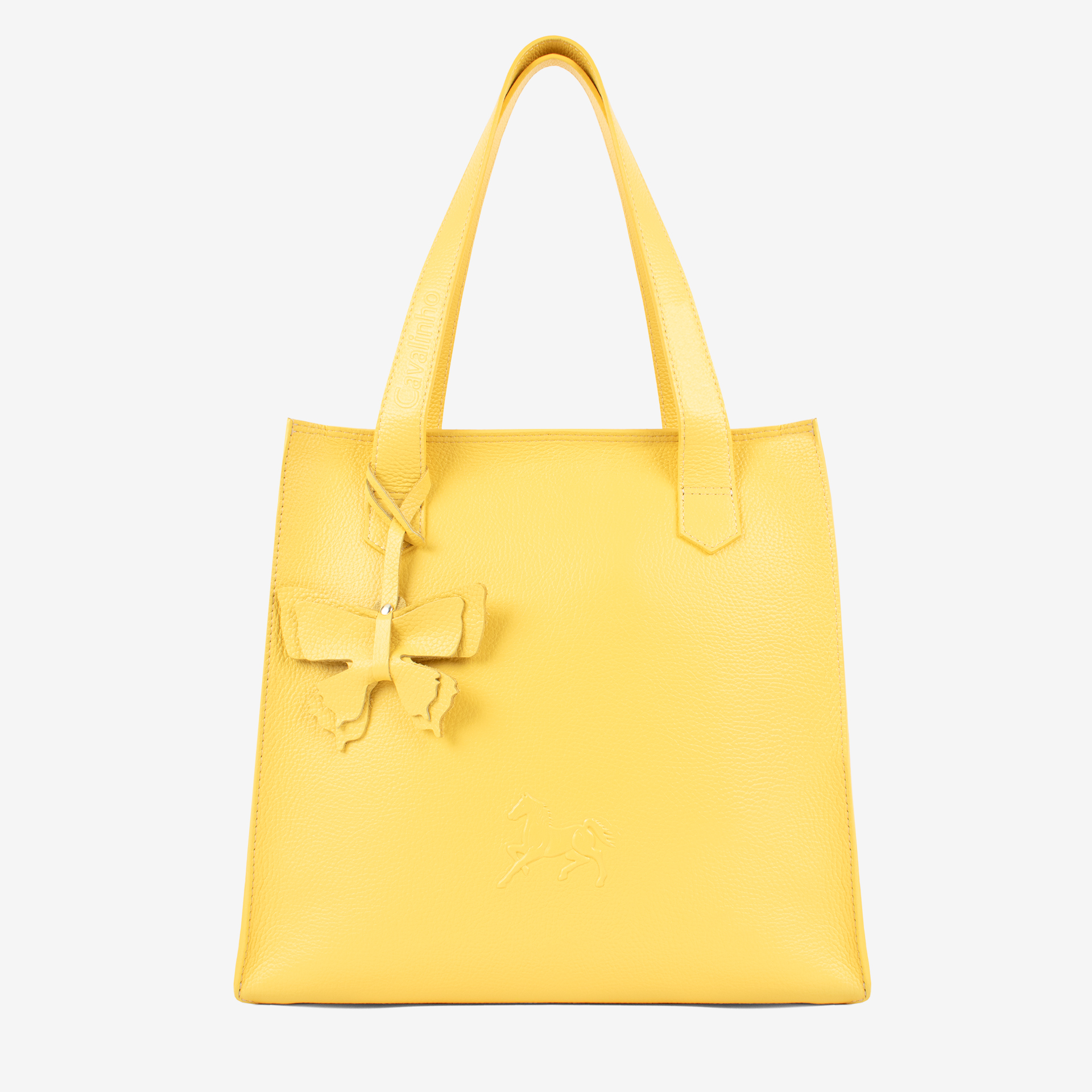 Mala Ombro Cavalinho Signature Encontre a sua shopper bag Cavalinho favorita! Leve tudo o que precisa e organize a sua vida com esta mala de ombro. Combine o estilo icónico da marca com a máxima usabilidade. Viva o seu dia com elegância.