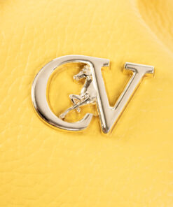 Mala Mão Cavalinho Signature Descubra a Mini Mala de Mão e Tiracolo da Cavalinho. Em amarelo vibrante, com detalhes em dourado e fecho ajustável. O acessório de luxo ideal para o dia a dia ou ocasiões especiais.