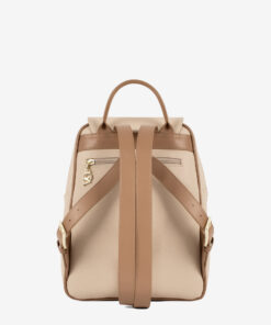 Mochila CV by Cavalinho Ideal para a mulher que procura um acessório prático e elegante. Esta mochila combina design moderno com a qualidade inconfundível da marca. Perfeita para o dia a dia na cidade, para um passeio ou para adicionar um toque de estilo distinto ao seu look casual-chique.