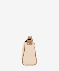 Mala Tiracolo CV by Cavalinho Leve tudo o que precisa com esta mala de tiracolo elegante. Organize o essencial e mantenha as mãos livres com conforto e segurança. Ideal para manter os seus essenciais organizados e acessíveis. Este modelo tiracolo é perfeito para passeios e encontros casuais.