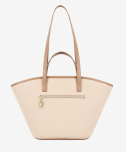 Mala Ombro CV by Cavalinho Com um formato estruturado é ideal para organizar os seus essenciais com elegância e de forma prática. Esta mala combina design clássico com detalhes contemporâneos sendo o acessório perfeito para realçar qualquer um dos seus looks, do profissional ao casual chique.