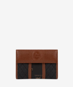 Carteira Cavalinho  Di Cavallo Essencialismo e moda. Carteira de documentos Cavalinho pequena com design inteligente e elegante. Tenha o essencial sempre à mão sem volume extra. Perfeita para malas pequenas.