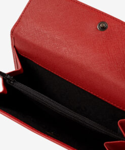 Carteira Cavalinho Di Cavallo Essencialismo e moda. Carteira de documentos Cavalinho pequena com design inteligente e elegante. Tenha o essencial sempre à mão sem volume extra. Perfeita para malas pequenas.