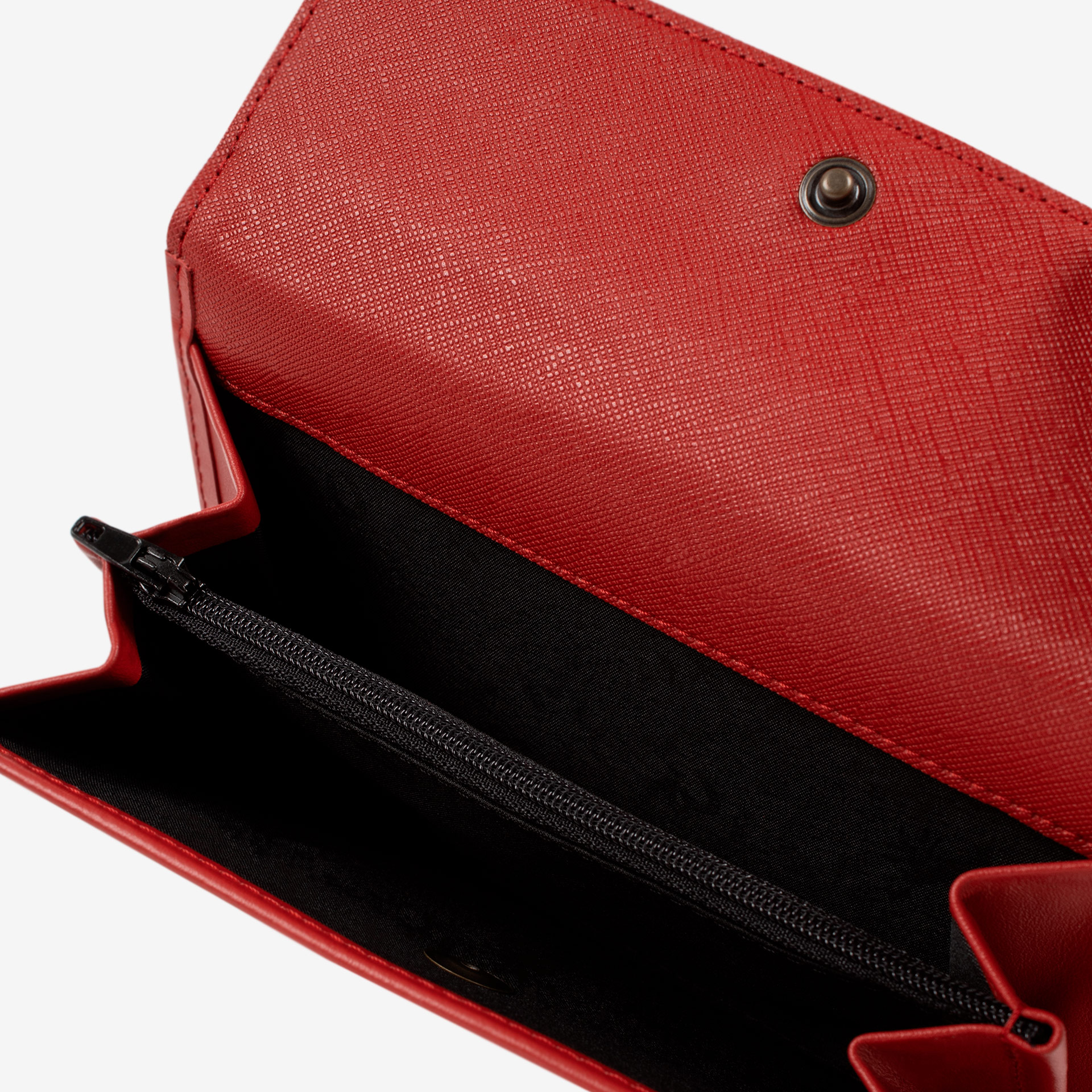 Carteira Cavalinho Di Cavallo Essencialismo e moda. Carteira de documentos Cavalinho pequena com design inteligente e elegante. Tenha o essencial sempre à mão sem volume extra. Perfeita para malas pequenas.