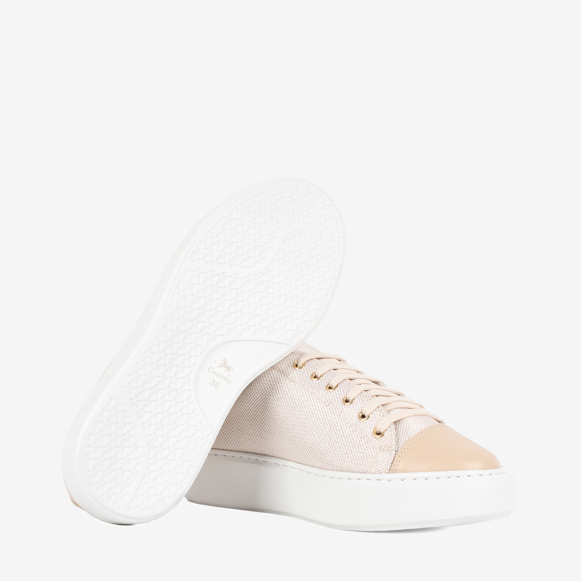 Sapatilha Cavalinho Amore Sapatilhas femininas com sola de plataforma branca e detalhes dourados. Design premium para o seu dia a dia. Conforto texturizado com a sofisticação e qualidade que só a Cavalinho oferece.