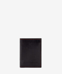 Carteira Cavalinho Gentleman Diga adeus ao volume. A carteira pequena da Cavalinho une a elegância da moda ao espaço inteligente para os seus documentos e cartões. Qualidade premium no bolso.
