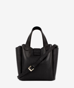 Mala Mão Cavalinho Signature Com um formato estruturado é ideal para organizar os seus essenciais com elegância e de forma prática. Esta mala combina design clássico com detalhes contemporâneos sendo o acessório perfeito para realçar qualquer um dos seus looks, do profissional ao casual chique.