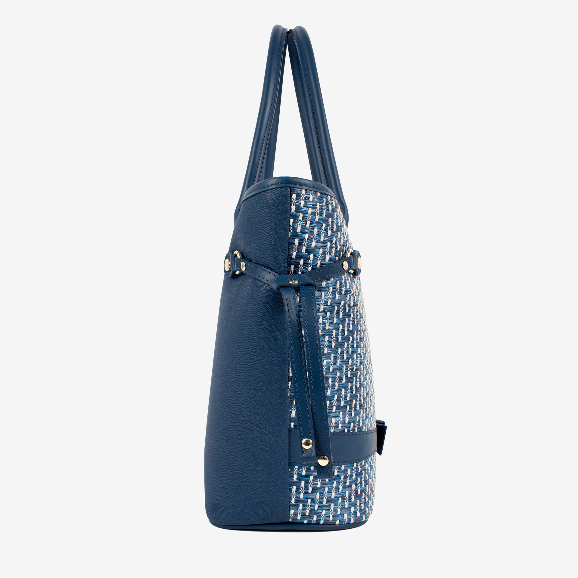 Mala Ombro Almare Esta mala de ombro é o acessório ideal para a mulher que busca combinar elegância intemporal com uma funcionalidade superior. Perfeita para o ambiente de trabalho, eventos sociais ou para o dia a dia. Desenhada para otimizar a sua organização e facilitar o acesso aos seus pertences.