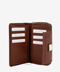 Carteira Cavalinho Cavalo Lusitano O acessório de moda que faltava! Carteira para documentos, tamanho médio. Design seguro e prático, garantindo proteção para tudo o que precisa. O seu estilo nunca foi tão prático!