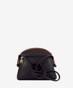 Mala Tiracolo Cavalinho Essência Perfeita para quem procura um acessório que alie moda e funcionalidade. Ideal para transportar os seus essenciais com estilo, seja para um passeio, um evento ou para o dia a dia.