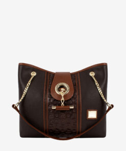 Mala Ombro Cavalinho Origem Esta mala de ombro é o acessório ideal para a mulher que busca combinar elegância intemporal com uma funcionalidade superior. Perfeita para o ambiente de trabalho, eventos sociais ou para o dia a dia. Desenhada para otimizar a sua organização e facilitar o acesso aos seus pertences.