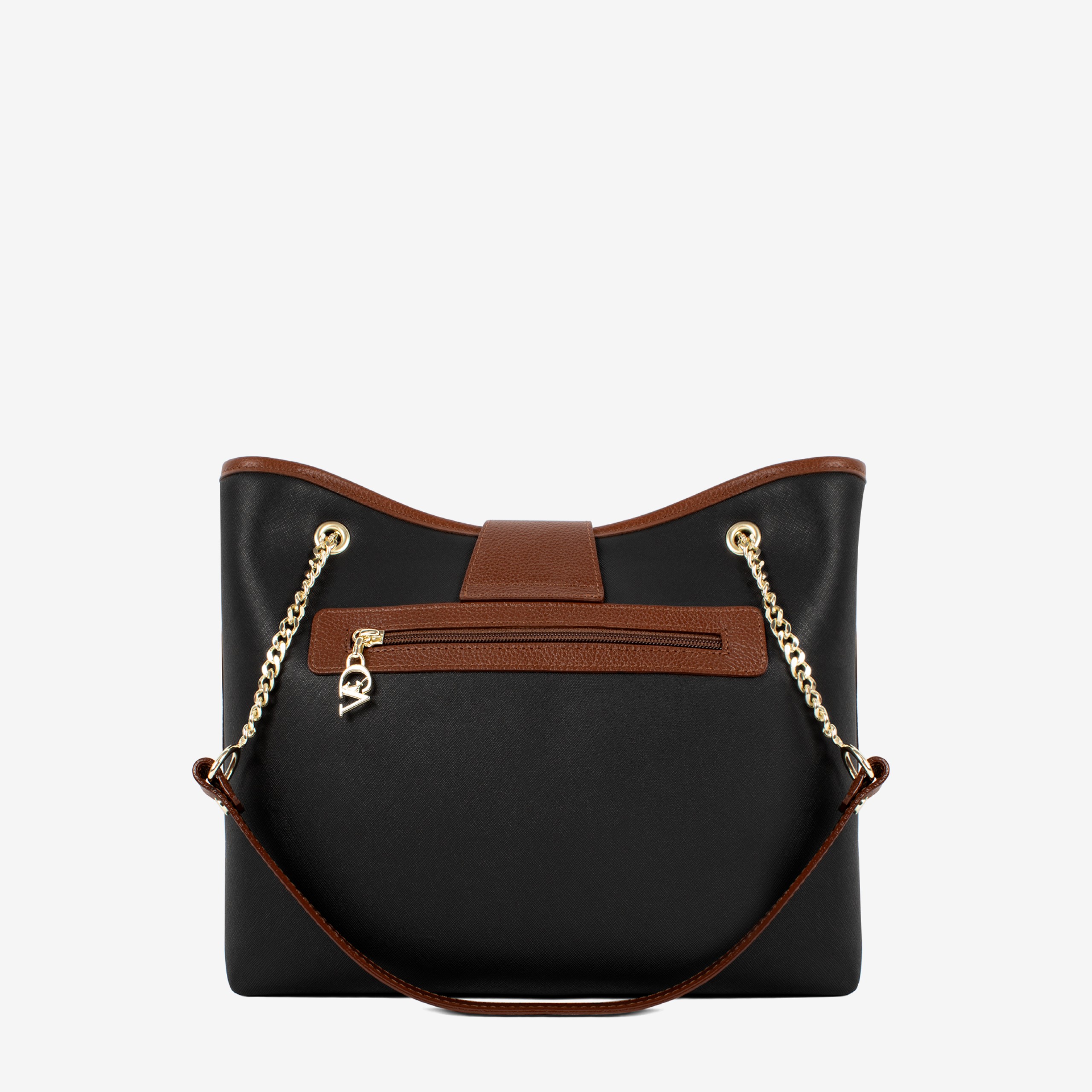 Mala Ombro Cavalinho Origem Esta mala de ombro é o acessório ideal para a mulher que busca combinar elegância intemporal com uma funcionalidade superior. Perfeita para o ambiente de trabalho, eventos sociais ou para o dia a dia. Desenhada para otimizar a sua organização e facilitar o acesso aos seus pertences.