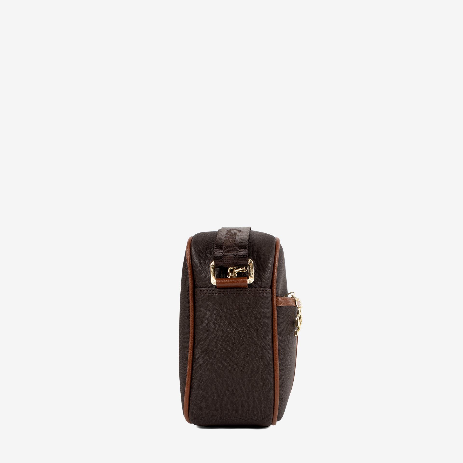 Mala Tiracolo Cavalinho Origem Leve tudo o que precisa com esta mala de tiracolo elegante. Organize o essencial e mantenha as mãos livres com conforto e segurança. Ideal para manter os seus essenciais organizados e acessíveis. Este modelo tiracolo é perfeito para passeios e encontros casuais. Desfrute de conforto e estilo em cada saída. Adicione um toque de charme aos seus outfits.